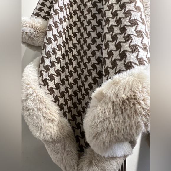 Cream and Brown Houndstooth with Faux Fur - Picture 3 of 7